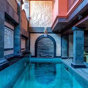 https://murnis-houses-and-spa.ubudhotelsnow.com